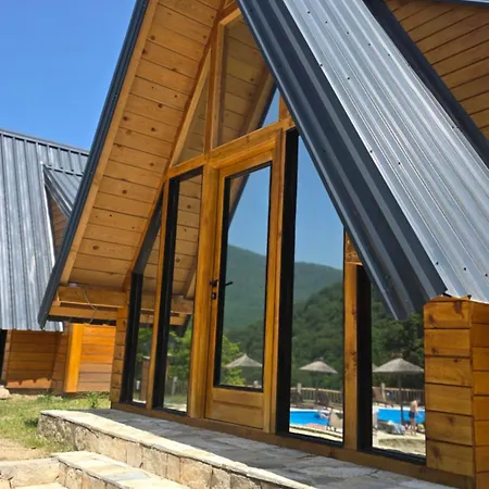 キャンプ場 Rajska Rijeka フォチャ